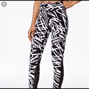 black and white nike leggings